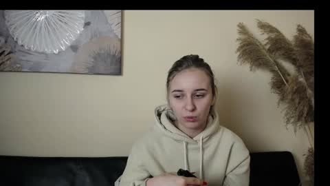 Nica online show from November 13, 2025, 1:10 pm