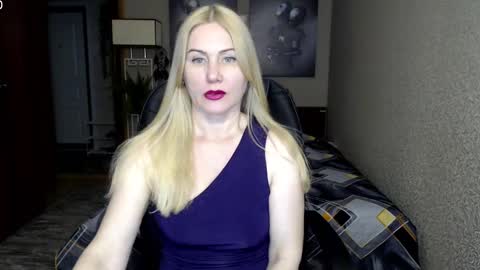 Donella    online show from February 19, 2025, 8:52 pm