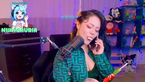 niiky online show from December 1, 2025, 4:12 pm