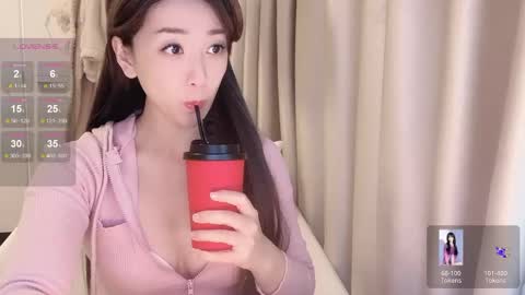 Snapshot of _nina_77 chatting on December 31, 2024, 5:33 am _nina_77 online show from December 31, 2024, 5:33 am