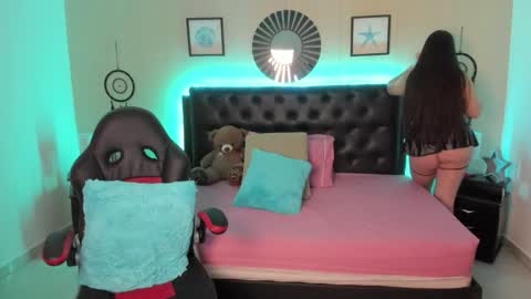 Olivia jones online show from October 11, 2025, 3:32 pm