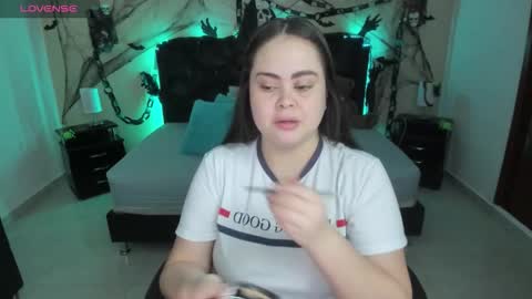 Olivia jones online show from October 29, 2025, 11:34 am