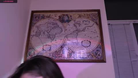 Olivia online show from December 5, 2025, 1:31 pm