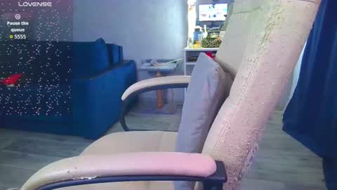 Ilona online show from June 5, 2026, 4:52 am