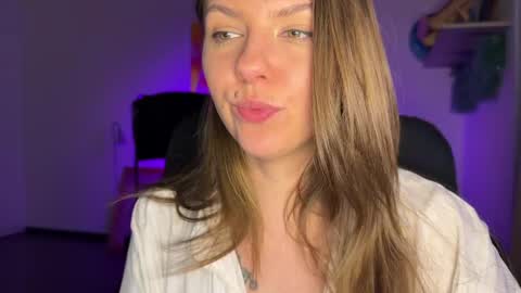 Snapshot of _private_person_ chatting on February 11, 2025, 5:18 pm HADLY today day-off see u online 0112 online show from February 11, 2025, 5:18 pm