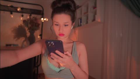 Eva online show from March 11, 2025, 11:12 am