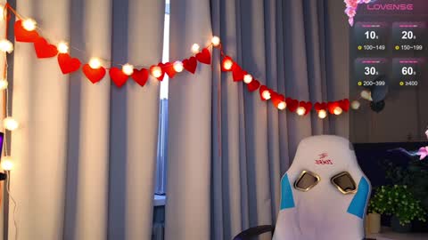 Snapshot of _ramona__ chatting on February 5, 2025, 9:36 am im Amy online show from February 5, 2025, 9:36 am