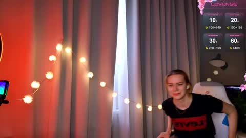 Snapshot of _ramona__ chatting on February 13, 2025, 9:41 am im Amy online show from February 13, 2025, 9:41 am