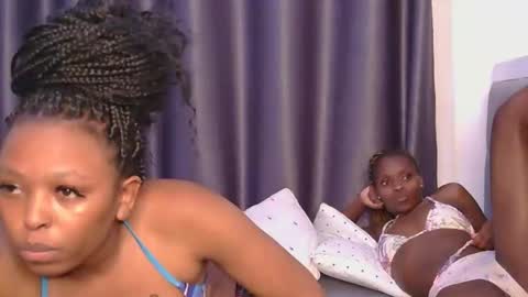  Roxxana online show from November 19, 2025, 6:08 pm