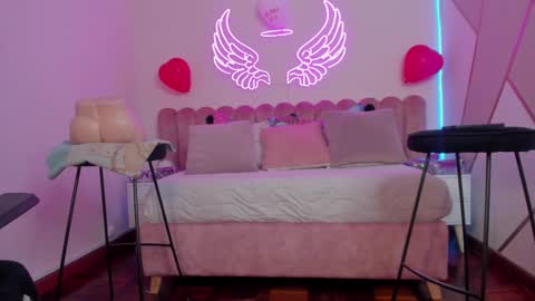 Snapshot of _scarletmoore chatting on February 9, 2025, 10:31 am Scarlett online show from February 9, 2025, 10:31 am