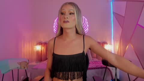 Snapshot of _scarletmoore chatting on March 12, 2025, 3:35 am Scarlett online show from March 12, 2025, 3:35 am