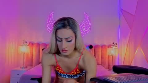 Snapshot of _scarletmoore chatting on October 21, 2025, 8:04 am Scarlett online show from October 21, 2025, 8:04 am