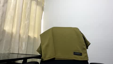 Juan Pablo-independent model online show from February 3, 2025, 10:00 pm