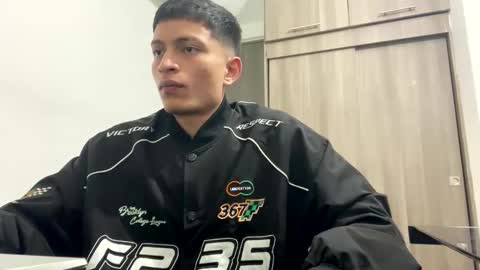 Juan Pablo-independent model online show from February 10, 2025, 4:30 am