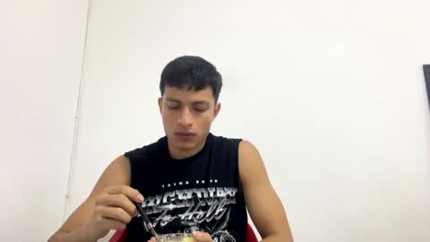 Juan Pablo-independent model online show from November 22, 2025, 11:26 pm