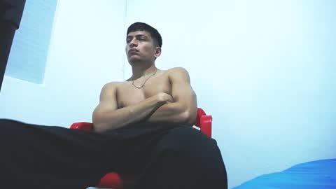 Juan Pablo-independent model online show from November 28, 2025, 7:33 am