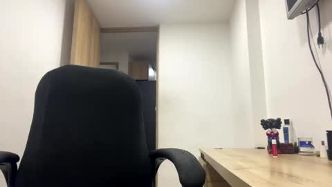 Juan Pablo-independent model online show from March 2, 2026, 1:30 am