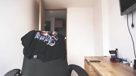 Juan Pablo-independent model online show from March 2, 2026, 2:46 pm