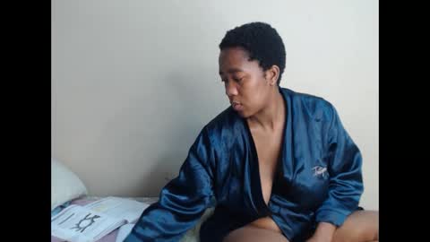 _sexylipss online show from December 3, 2025, 5:44 pm