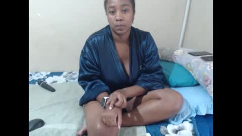 _sexylipss online show from April 22, 2026, 12:28 pm