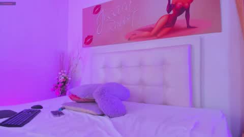 Shsntal online show from September 9, 2025, 1:54 pm