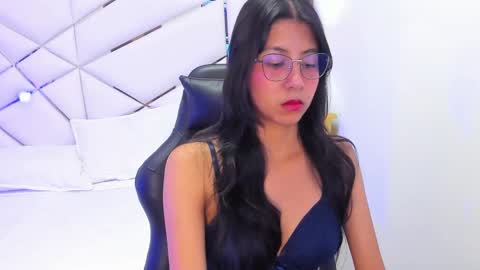 Snapshot of _skinnydoll chatting on September 19, 2025, 12:34 am Lana  online show from September 19, 2025, 12:34 am