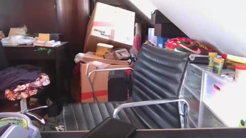 _smiley_bear27 online show from October 14, 2025, 3:18 am