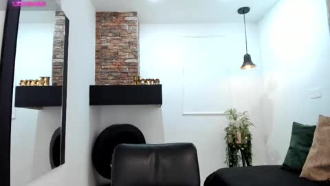    640  200   online show from September 13, 2025, 7:35 pm