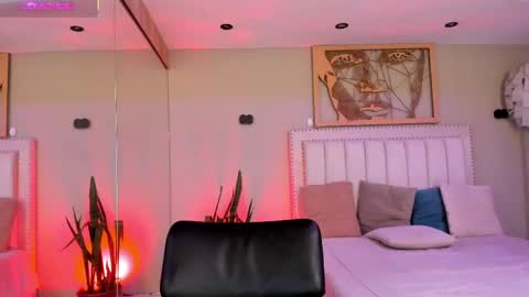    640  200   online show from September 29, 2025, 7:19 pm