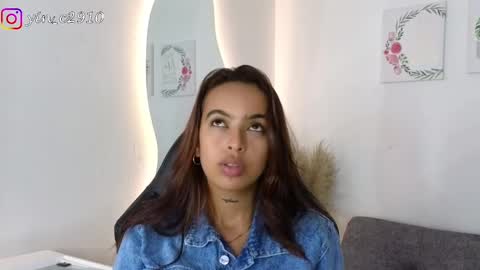 Snapshot of _sophiebrown__ chatting on December 5, 2024, 11:29 pm Andrea  The Next Stream  Wednesday online show from December 5, 2024, 11:29 pm