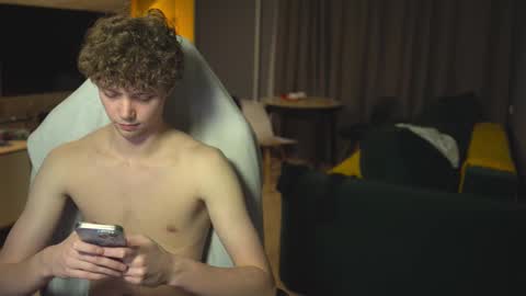 OLIVERpvt is open online show from February 22, 2025, 3:25 pm