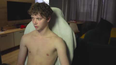 OLIVERpvt is open online show from March 5, 2025, 1:06 pm