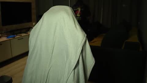 OLIVERpvt is open online show from December 14, 2025, 12:10 pm