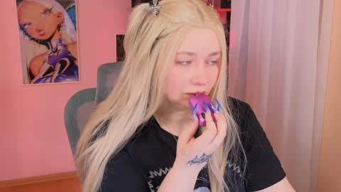 Snapshot of _that_witch_ chatting on April 8, 2026, 5:40 am MIRA online show from April 8, 2026, 5:40 am