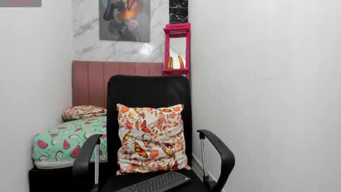 tinny online show from January 27, 2025, 4:33 pm