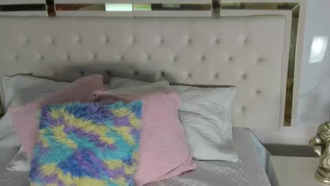 Snapshot of _tinyrousse_ chatting on November 23, 2025, 7:13 pm Rousse online show from November 23, 2025, 7:13 pm