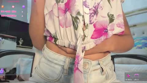 Snapshot of _tinyrousse_ chatting on December 1, 2025, 7:08 pm Rousse online show from December 1, 2025, 7:08 pm