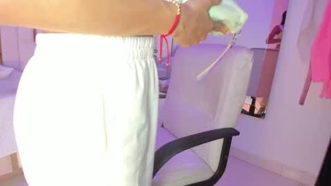 Snapshot of _tinyrousse_ chatting on December 16, 2025, 8:03 pm Rousse online show from December 16, 2025, 8:03 pm