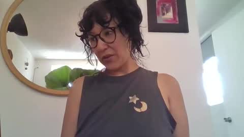 _tutti_frutti_ online show from April 6, 2026, 8:21 pm