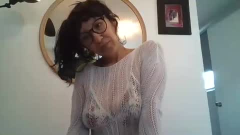 _tutti_frutti_ online show from June 4, 2026, 11:00 pm