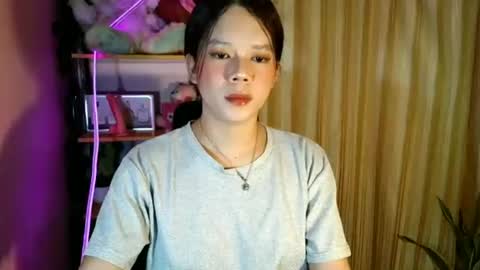 _urpetitegirl online show from June 14, 2026, 5:37 pm
