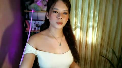 _urpetitegirl online show from June 22, 2026, 1:29 am