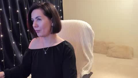 Snapshot of _vallylove chatting on March 3, 2025, 10:52 pm _vallylove online show from March 3, 2025, 10:52 pm