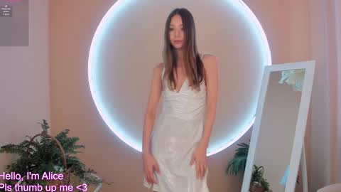 Snapshot of _velvetblade_ chatting on September 9, 2025, 6:35 am Alice online show from September 9, 2025, 6:35 am