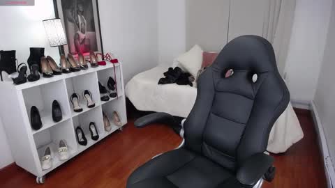 Snapshot of _victoria_collins chatting on December 19, 2024, 9:40 am Sol online show from December 19, 2024, 9:40 am