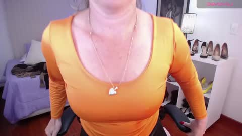 Snapshot of _victoria_collins chatting on January 22, 2025, 2:37 am Sol online show from January 22, 2025, 2:37 am