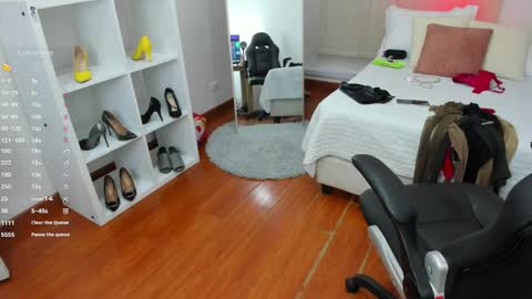 Snapshot of _victoria_collins chatting on March 9, 2025, 1:59 pm Sol online show from March 9, 2025, 1:59 pm