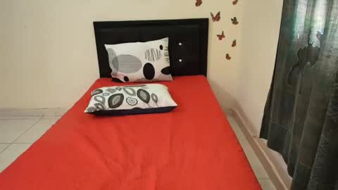 _victoriia_971 online show from March 5, 2025, 12:33 pm