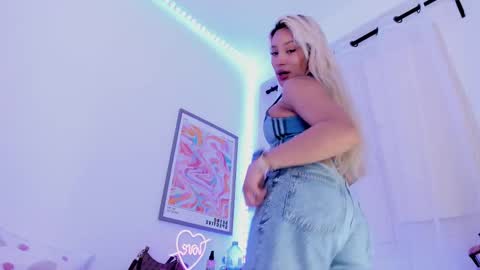 Snapshot of _viioletweekend_ chatting on February 26, 2025, 9:16 pm online show from February 26, 2025, 9:16 pm