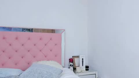 Violeta online show from February 22, 2025, 5:12 am